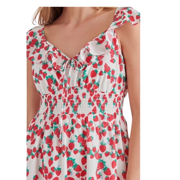 Betsy Johnson Strawberry Print Ruffled Smocked Maxi Dress NWT Size M - Picture 4 of 10